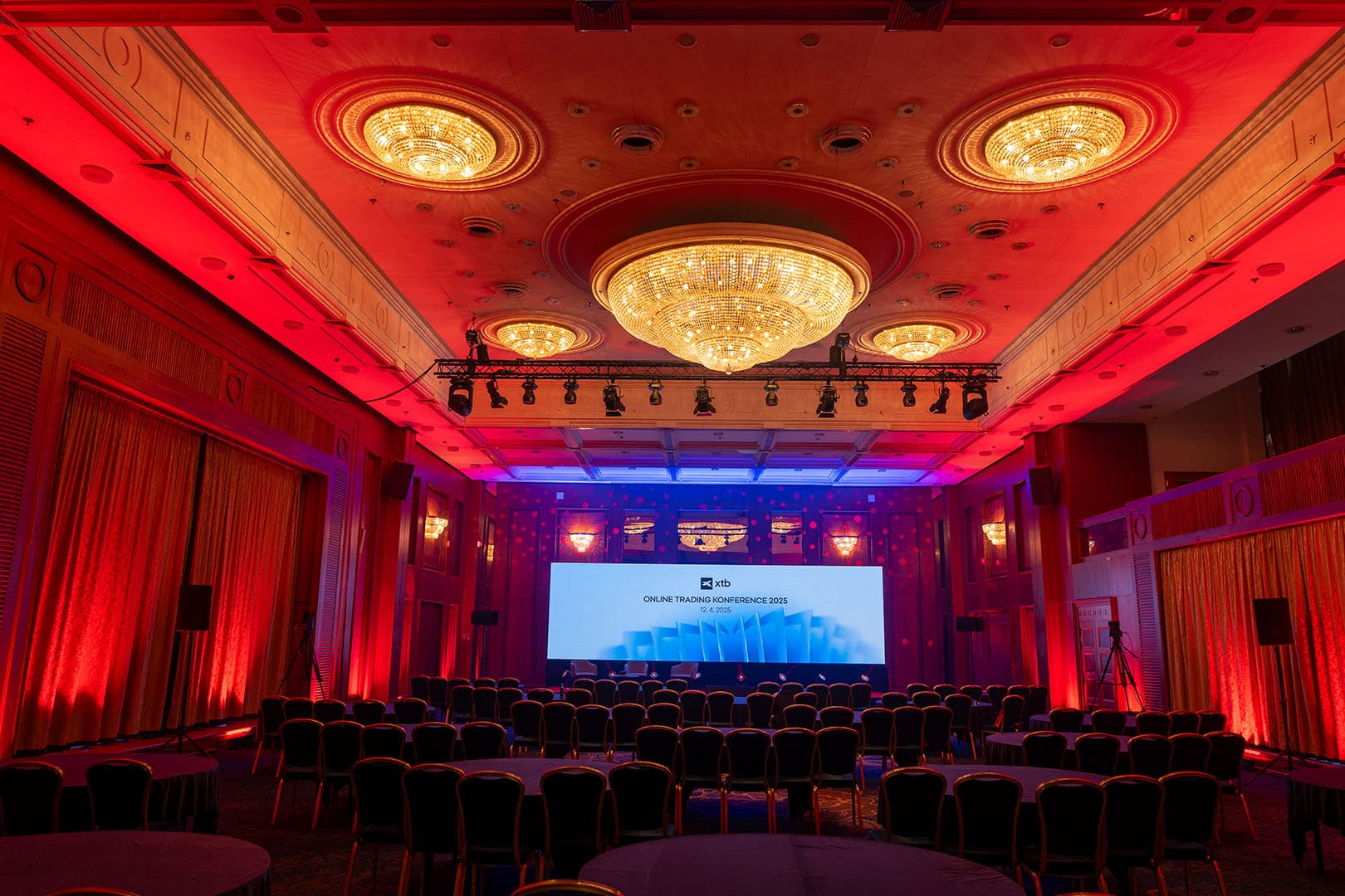 LED screens and technical control on site thumbnail